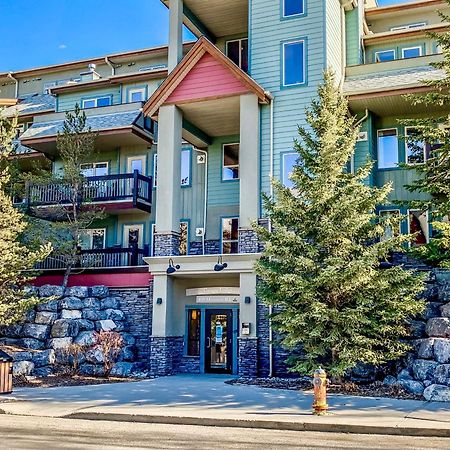 Canmore Mountain View Loft Apartment Heated Outdoor Pool Kültér fotó