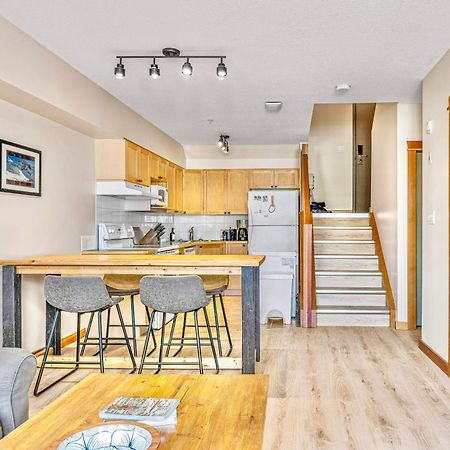 Canmore Mountain View Loft Apartment Heated Outdoor Pool Kültér fotó