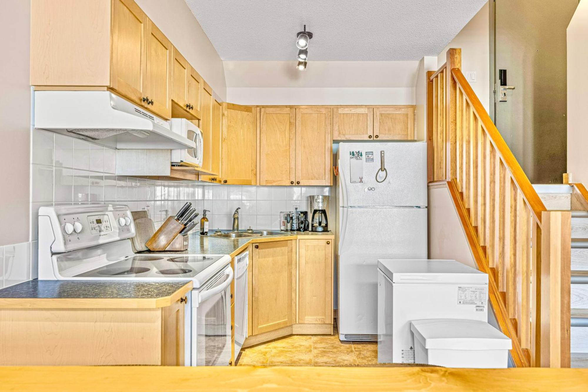 Canmore Mountain View Loft Apartment Heated Outdoor Pool Kültér fotó