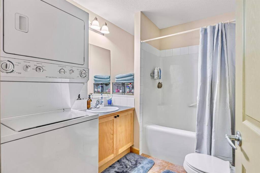 Canmore Mountain View Loft Apartment Heated Outdoor Pool Kültér fotó